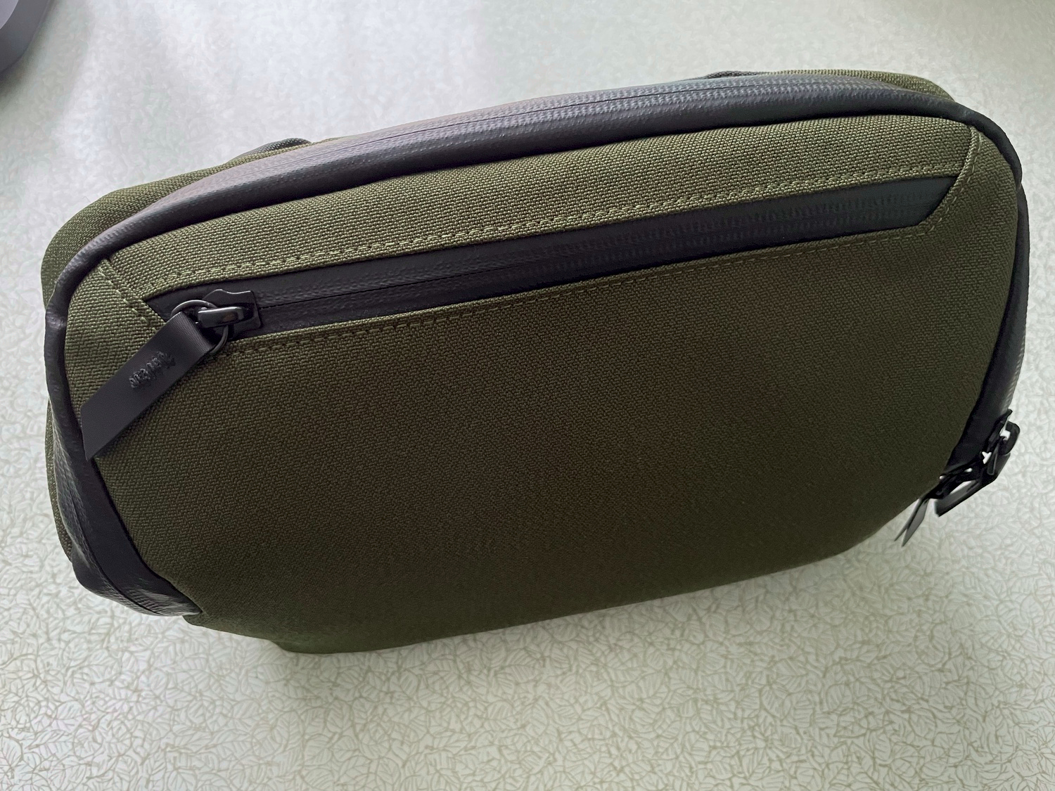 The Alpaka Vertex bag front showing the zips.